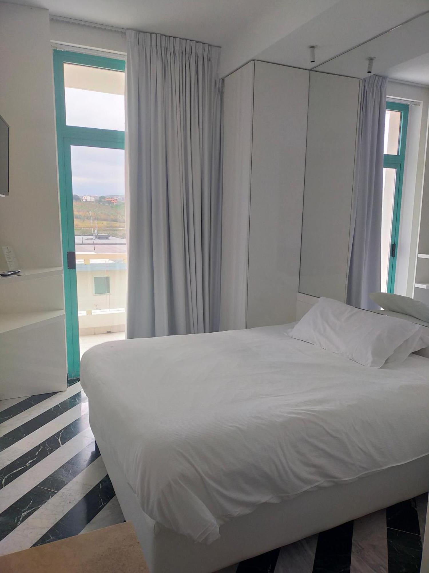 Hotel Excelsior Vasto Esterno foto